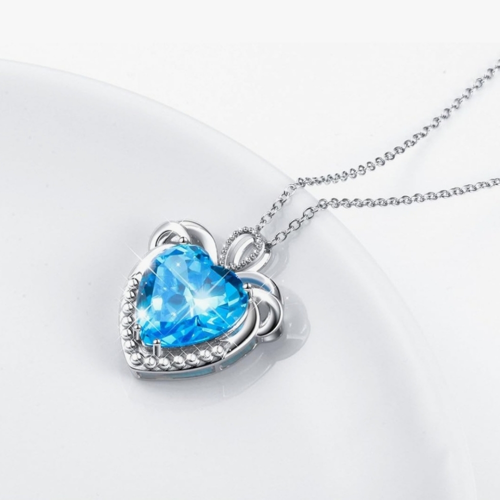 NWOT Blue Heart Pendant Necklace